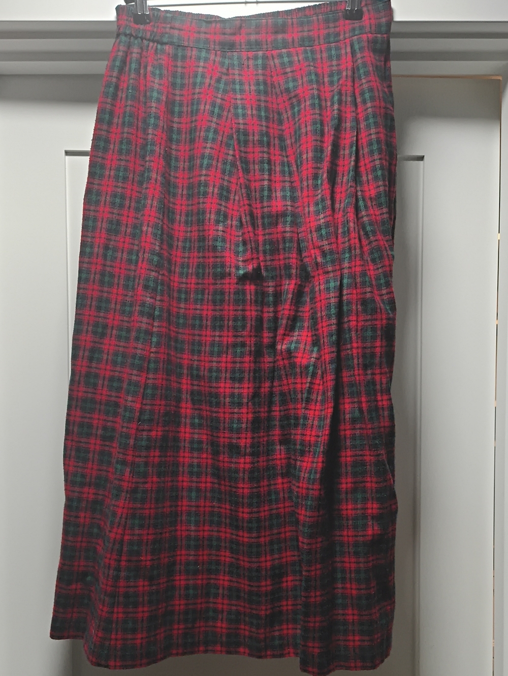 Karen Scott Red, Green and Navy Plaid Corduroy Women’s Skirt